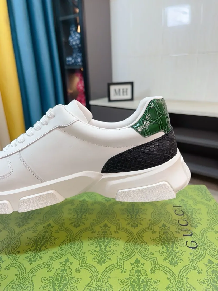 Men's shoes 💰560🌹🌹GUCCI [Gucci] New high-end brand of men's shoes, the latest fashionable casual men's shoes, trendy and versatile, relaxed and sporty style, uppers imported from Italy, first-layer cowhide, genuine leather lining, and ultra-fine workmanship. Original personalized fashionable rubber wear-resistant outsole, light and comfortable on the foot, size 38-44